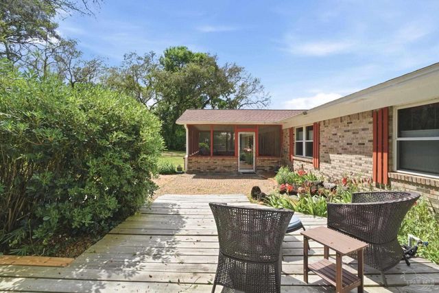 10827 Berryhill Rd, Pensacola, FL 32506