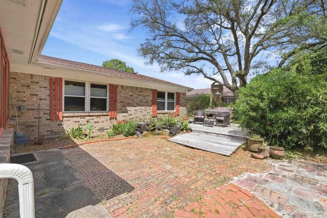 10827 Berryhill Rd, Pensacola, FL 32506