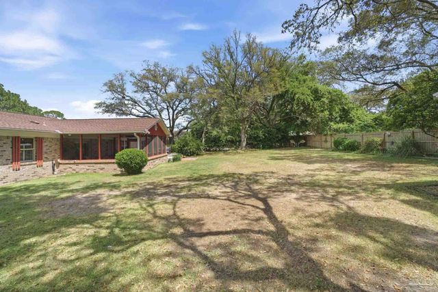 10827 Berryhill Rd, Pensacola, FL 32506