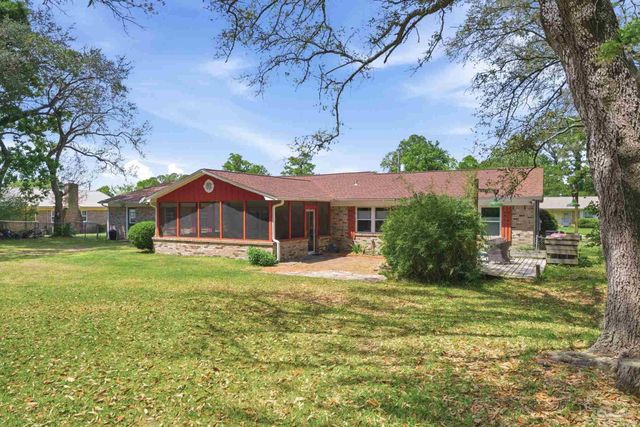 10827 Berryhill Rd, Pensacola, FL 32506