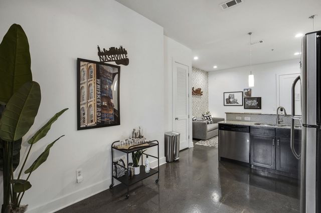 210 30th Ave N Apt 202, Nashville, TN 37203