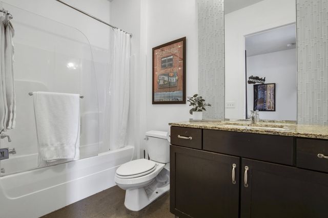 210 30th Ave N Apt 202, Nashville, TN 37203