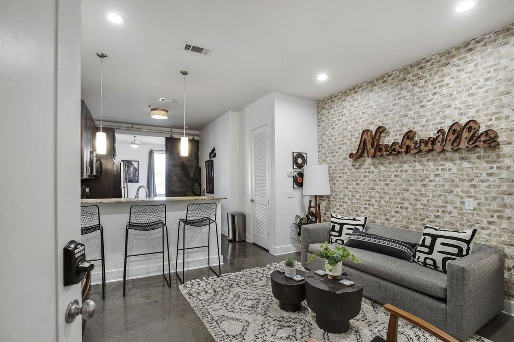 210 30th Ave N Apt 202, Nashville, TN 37203