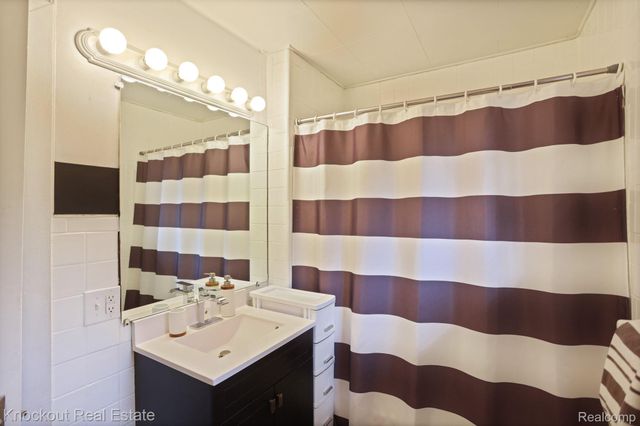 1806 Mackinaw Street, Saginaw, MI 48602