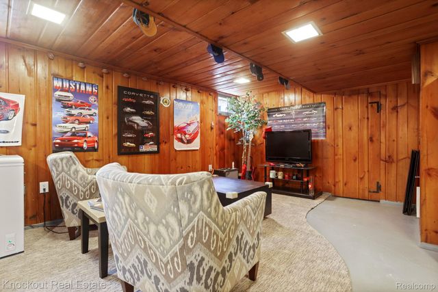 1806 Mackinaw Street, Saginaw, MI 48602