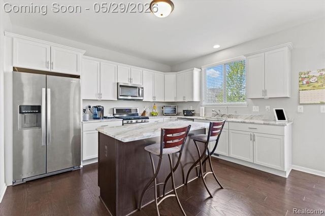 30925 Asbury Hill Drive, New Hudson, MI 48165