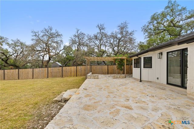 607 Liveoak Drive, Johnson City, TX 78636
