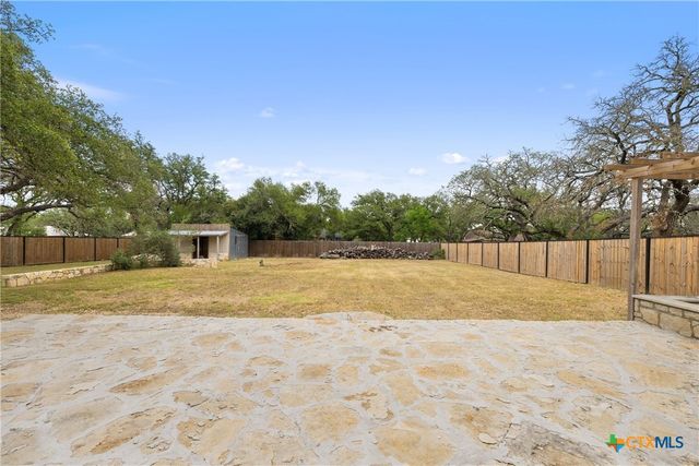 607 Liveoak Drive, Johnson City, TX 78636