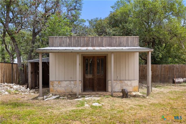 607 Liveoak Drive, Johnson City, TX 78636