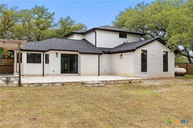 607 Liveoak Drive, Johnson City, TX 78636