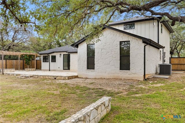 607 Liveoak Drive, Johnson City, TX 78636