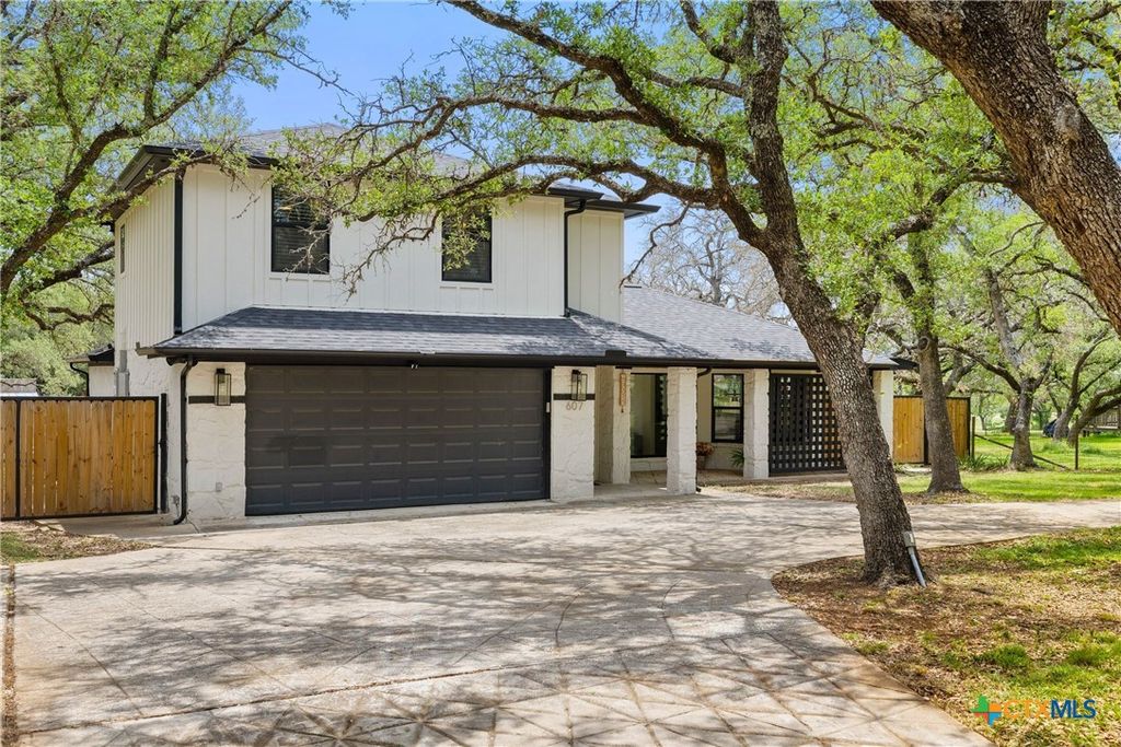 607 Liveoak Drive, Johnson City, TX 78636