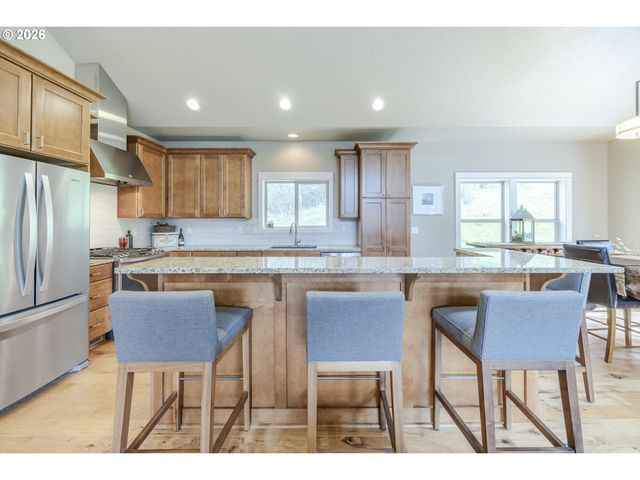 1865 E 43RD Ave, Eugene, OR 97405