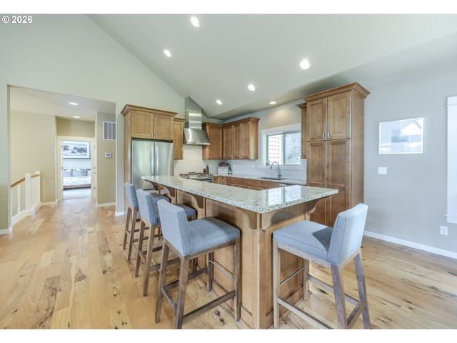 1865 E 43RD Ave, Eugene, OR 97405