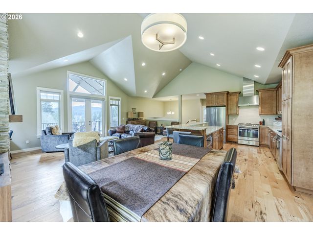 1865 E 43RD Ave, Eugene, OR 97405