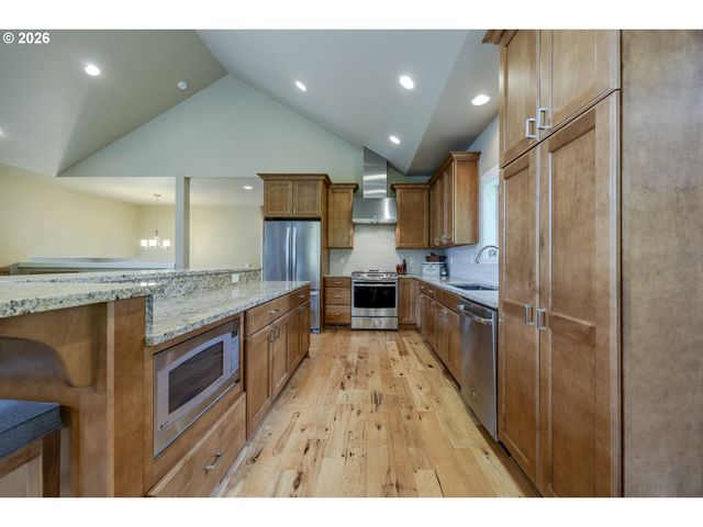 1865 E 43RD Ave, Eugene, OR 97405