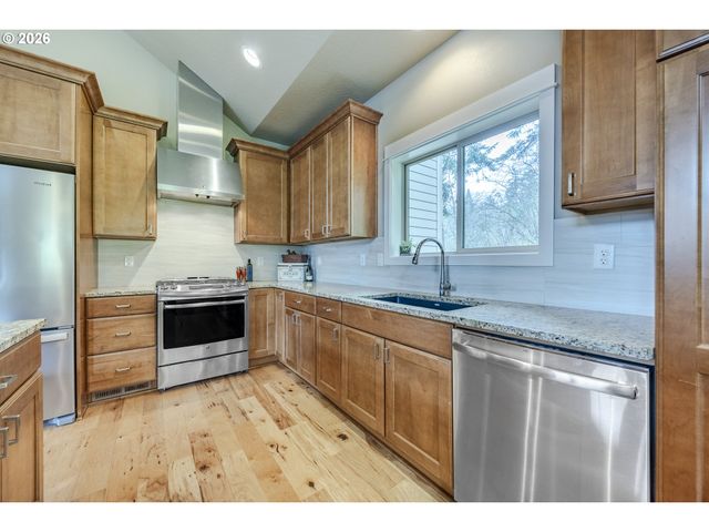 1865 E 43RD Ave, Eugene, OR 97405