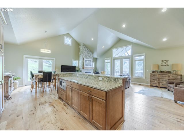 1865 E 43RD Ave, Eugene, OR 97405