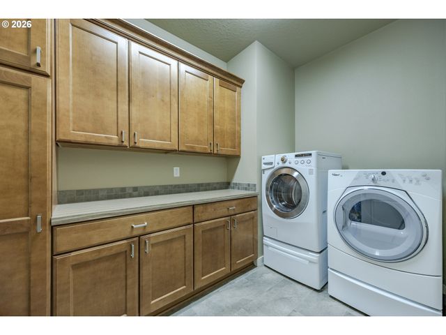 1865 E 43RD Ave, Eugene, OR 97405