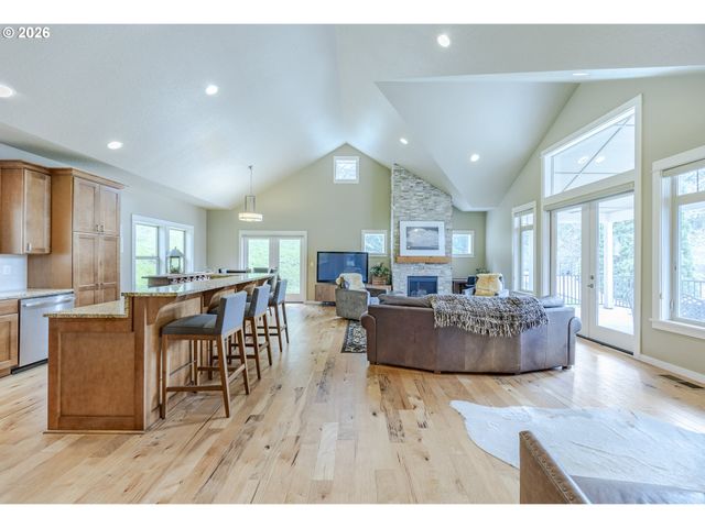 1865 E 43RD Ave, Eugene, OR 97405