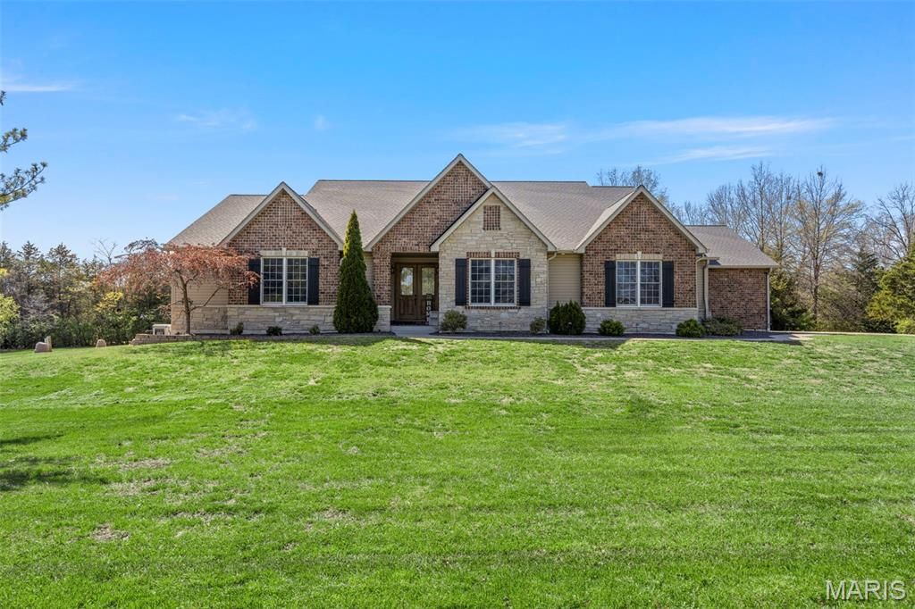 2 Country Trails Court, Moscow Mills, MO 63362