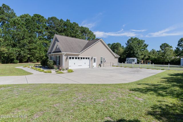 206 Old Folkstone Road, Holly Ridge, NC 28445