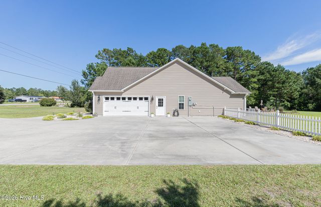 206 Old Folkstone Road, Holly Ridge, NC 28445
