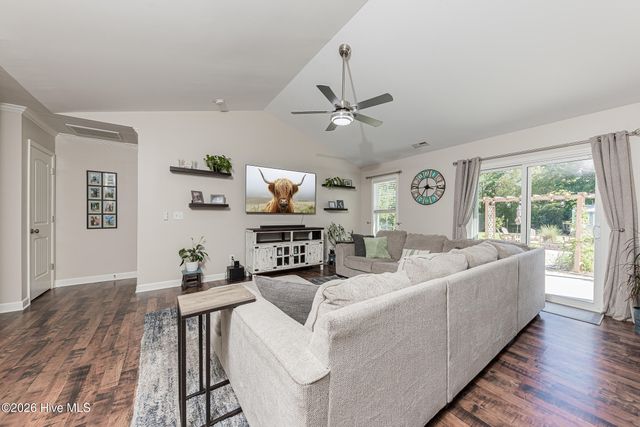 206 Old Folkstone Road, Holly Ridge, NC 28445