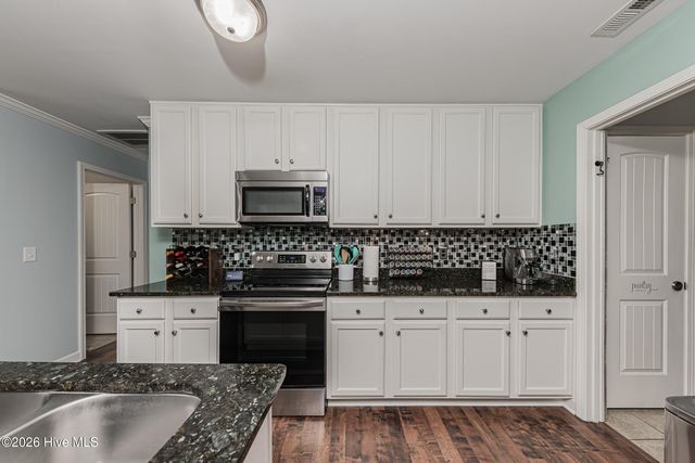 206 Old Folkstone Road, Holly Ridge, NC 28445