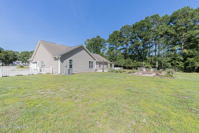 206 Old Folkstone Road, Holly Ridge, NC 28445