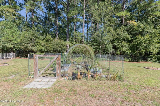 206 Old Folkstone Road, Holly Ridge, NC 28445
