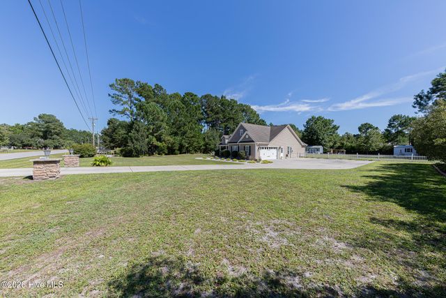 206 Old Folkstone Road, Holly Ridge, NC 28445