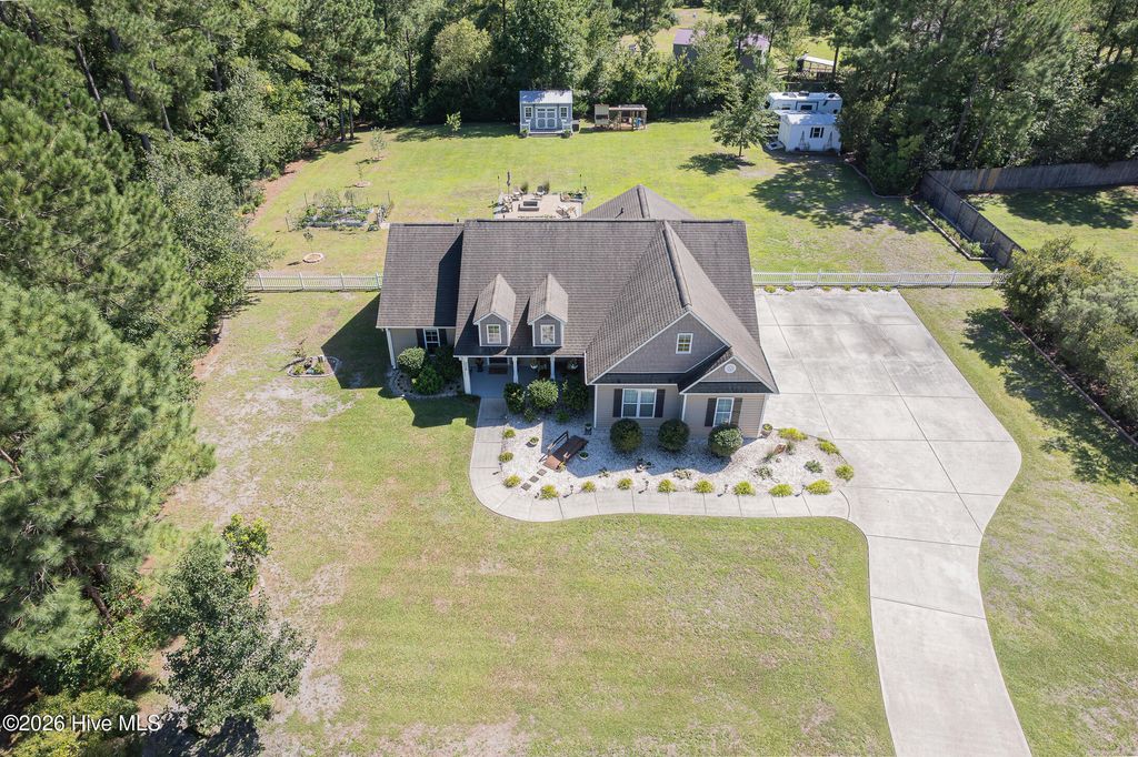 206 Old Folkstone Road, Holly Ridge, NC 28445