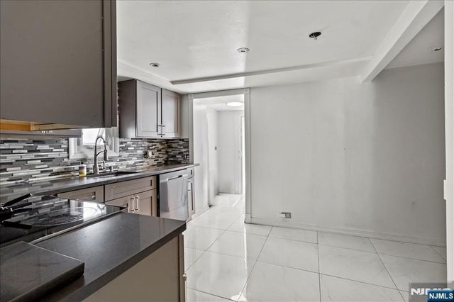 199 Grove Avenue, Woodbridge, NJ 07095