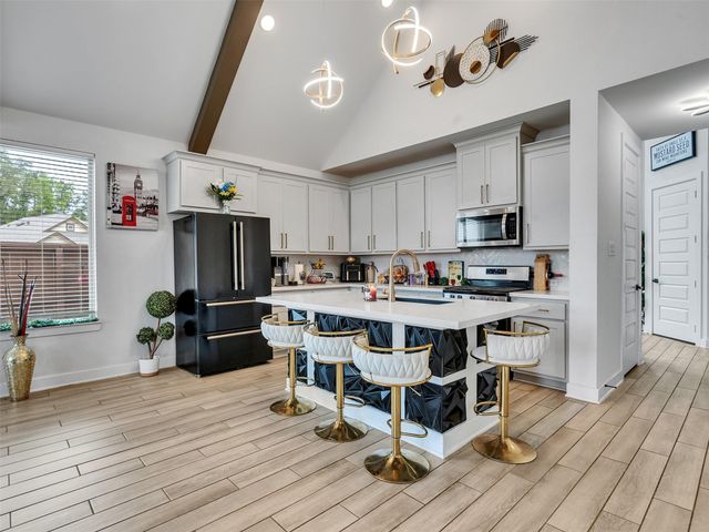 211 Vista Knoll Court, New Caney, TX 77357