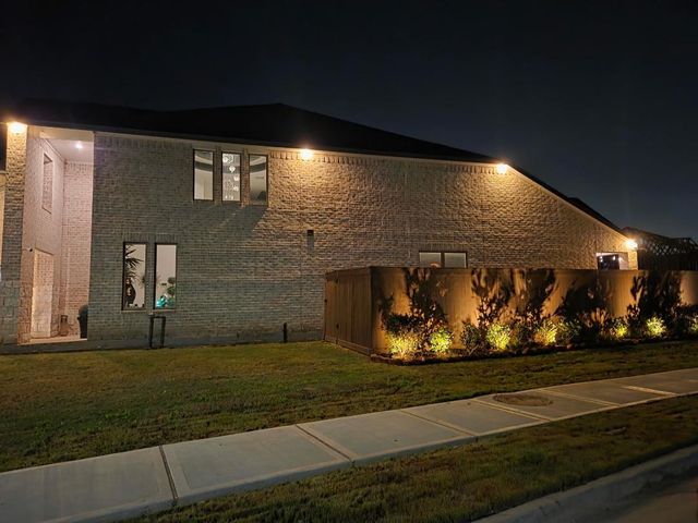 211 Vista Knoll Court, New Caney, TX 77357