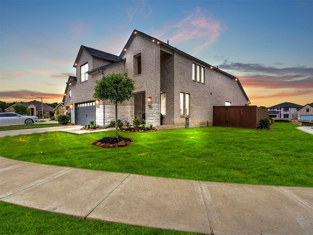 211 Vista Knoll Court, New Caney, TX 77357