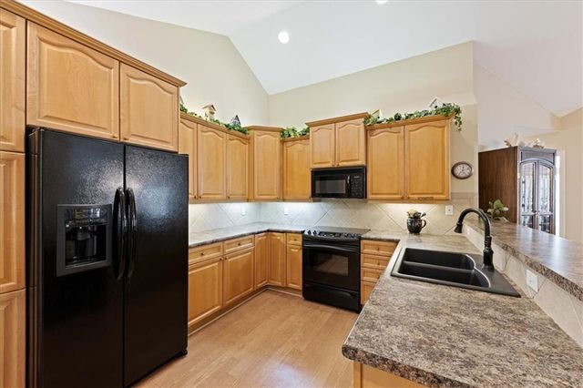 23131 W 71ST Terrace, Shawnee, KS 66227