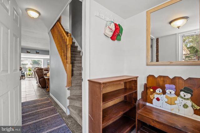 11 HILLTOP RD, Levittown, PA 19056