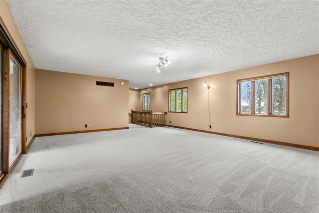 10518 Stadium Drive, Kalamazoo, MI 49009