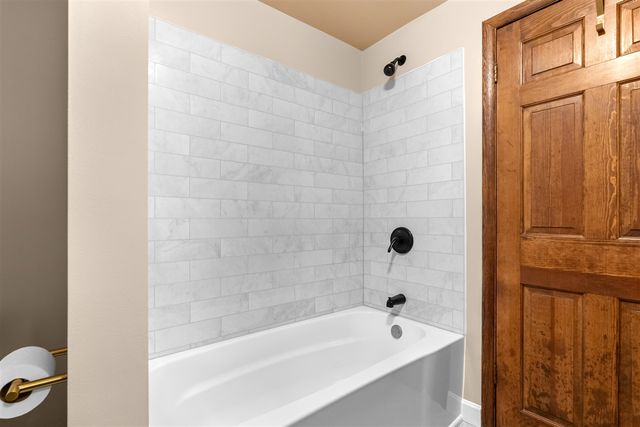 10518 Stadium Drive, Kalamazoo, MI 49009