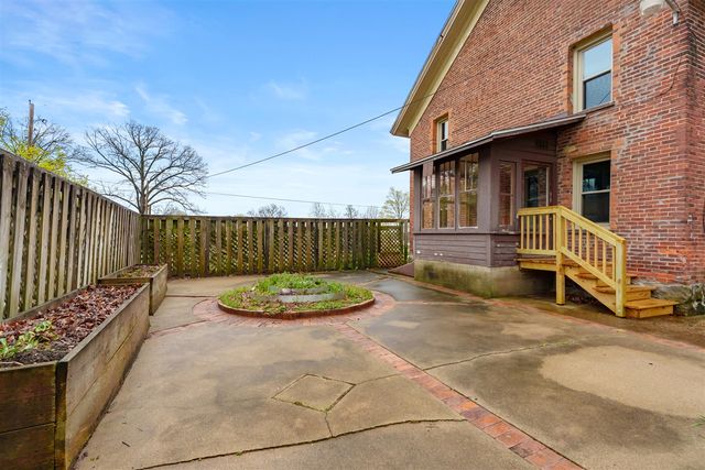 10518 Stadium Drive, Kalamazoo, MI 49009