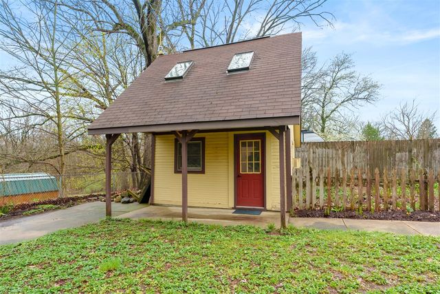 10518 Stadium Drive, Kalamazoo, MI 49009