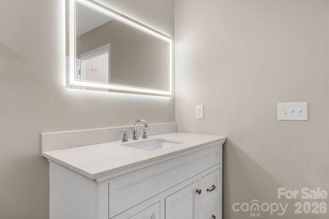 242 8th Avenue Drive SW, Hickory, NC 28602