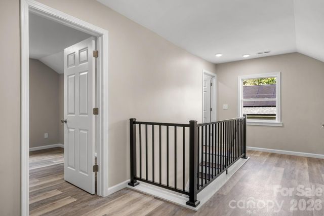 242 8th Avenue Drive SW, Hickory, NC 28602
