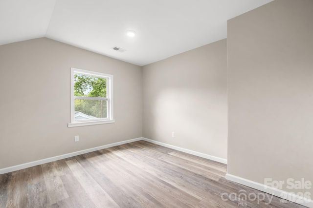 242 8th Avenue Drive SW, Hickory, NC 28602