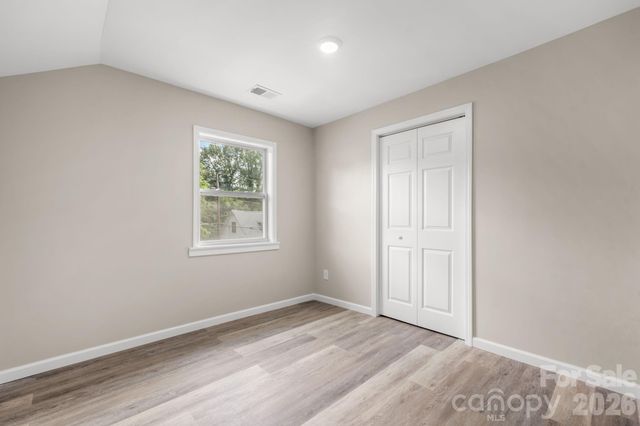 242 8th Avenue Drive SW, Hickory, NC 28602