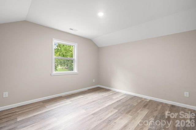 242 8th Avenue Drive SW, Hickory, NC 28602
