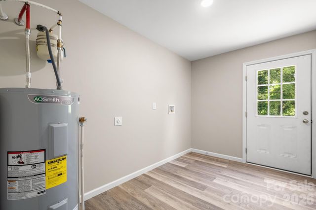 242 8th Avenue Drive SW, Hickory, NC 28602