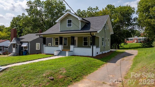 242 8th Avenue Drive SW, Hickory, NC 28602